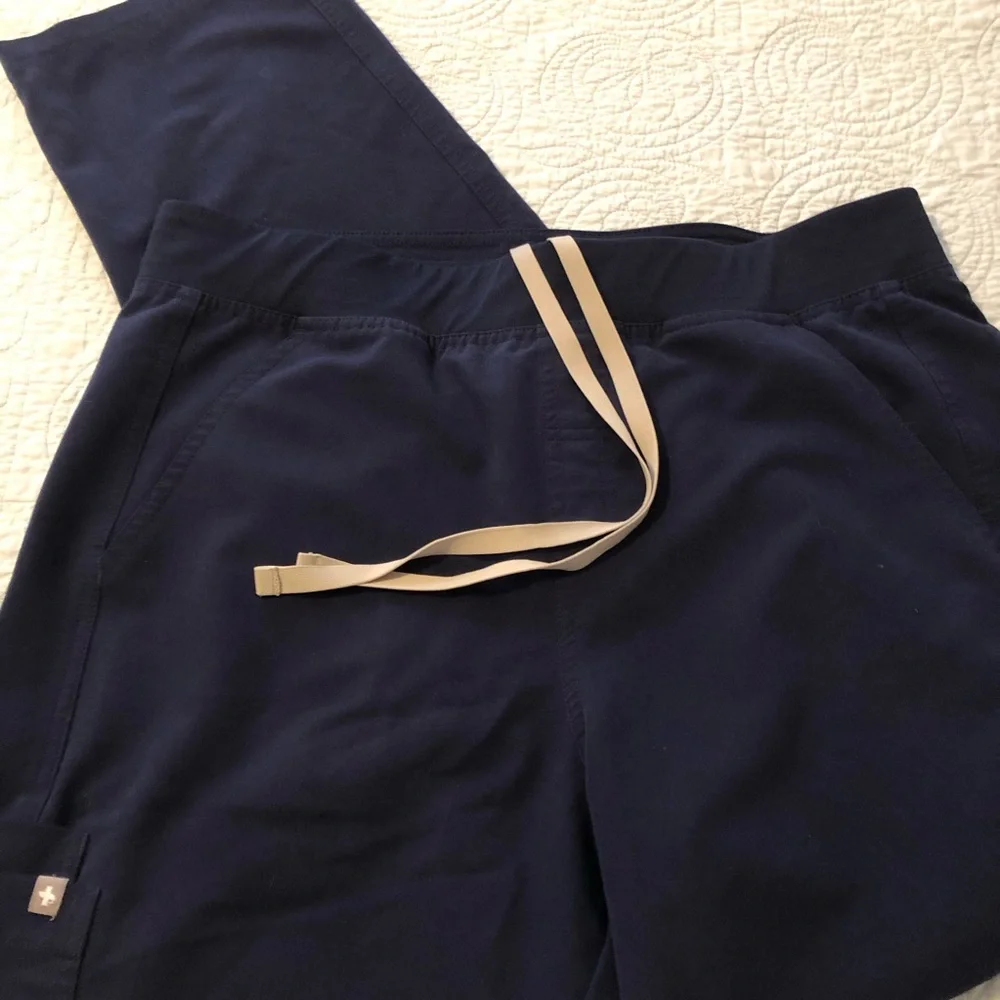 Figs Axim Cargo Scrub pants. Size large.